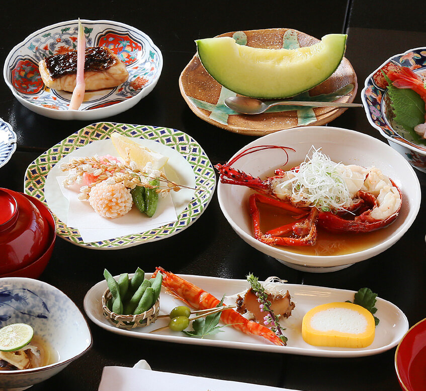 老舗料亭 清雲亭山重 天保年間創業 北越の小京都 加茂市の老舗料亭 清雲亭山重 会席料理 結婚式 神前式 人前式 七五三 記念日の お祝いなどを心を尽くしておもてなしいたします